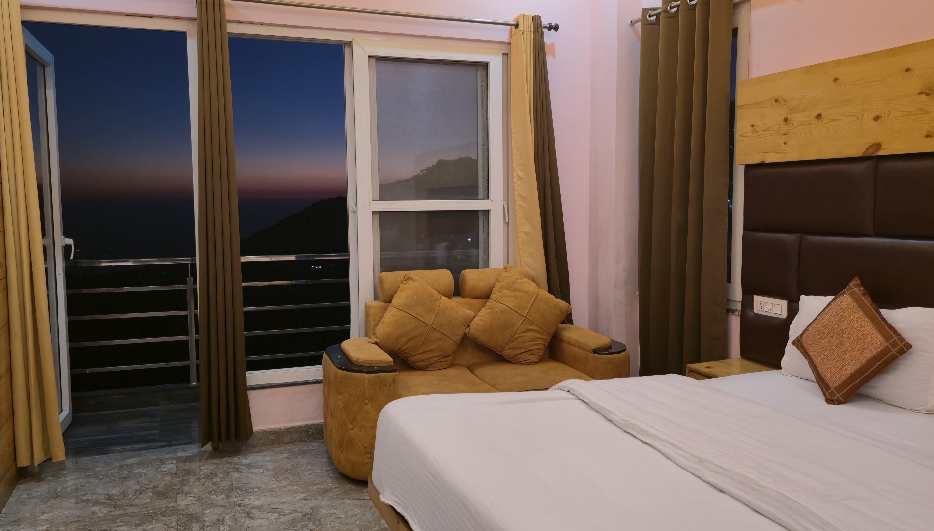 Hotel Skywing By Mount Memory Slider Pictures